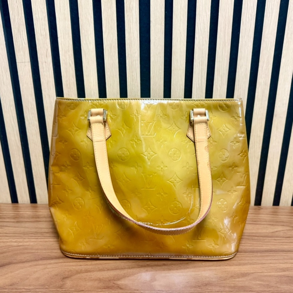 1/59 wins the Burberry! $25 Off $75! Must be used in that show! READ RULES! - Picture 3 of 16
